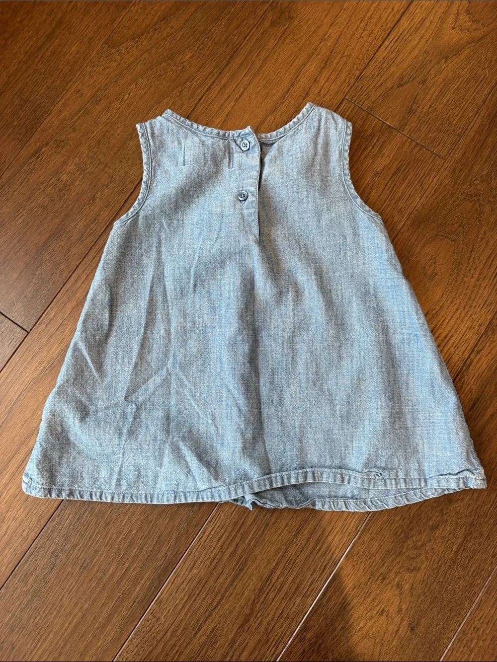 Old Navy Girls Light Denim Sleeveless Smocked Yoke Tank Top Size 5 - C26-047